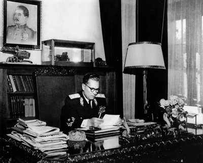 Den jugoslaviske lederen marskalk Josip Broz Tito på kontoret hans, Beograd, Jugoslavia, c1946-c1947. av Unbekannt