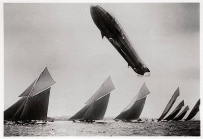 Zeppelin LZ11 Viktoria Luise på flukt under Kiel Regatta, Tyskland, 1912 1933 av Unbekannt