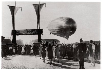Zeppelin LZ 127 Graf Zeppelin lander i Friedrichshafen, Tyskland, 1933 av Unbekannt