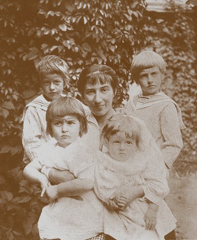 Zinaida Serebriakova med barna sine, 1920-tallet av Unbekannt