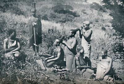 Zulu jentefrisør, 1912 av Unbekannt