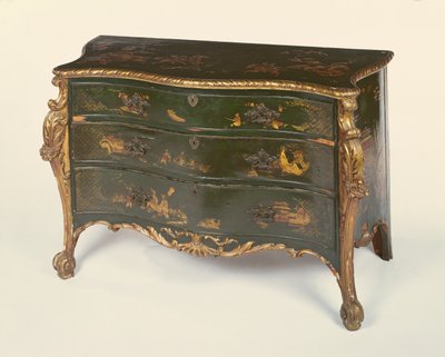 Grønnlakkert og pakkeforgylt serpentinkommode, i stil med Thomas Chippendale av Unbekannt Unbekannt