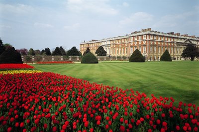 Hampton Court Palace om våren av Unbekannt Unbekannt