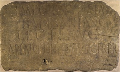 Inskripsjon fra milecastle 38 på Hadrians Wall, som registrerer bygningen av milecastle av 2nd Legion Augusta, 122-125 A.D. av Unbekannt Unbekannt