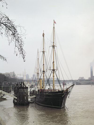 Utsikt over Themsen med RRS Discovery, seilt av Scott til Antarktis i 1901-04 av Unbekannt Unbekannt