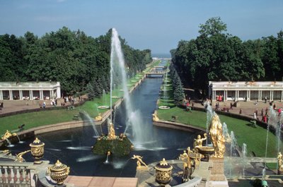 Utsikt over Samson-fontenen og kanalen, Peterhof-palasset av Unbekannt Unbekannt
