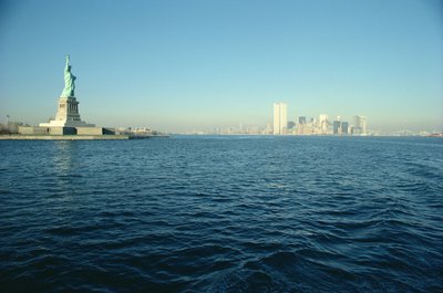Utsikt over Frihetsgudinnen og den sørlige enden av Manhattan Island av Unbekannt Unbekannt