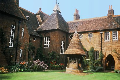 Utsikt over utsiden av The Red House, Bexleyheath, designet av William Morris (1834-96) med Philip Webb som arkitekt, fullført 1859 av Unbekannt Unbekannt