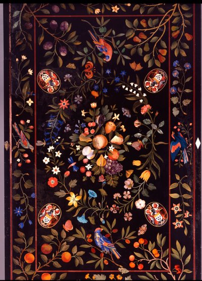 En florentinsk pietra dura bordplate innlagt med forskjellig marmor og lapis lazuli sentrert av en utstilling av frukt, ca. 1670 av Unbekannt