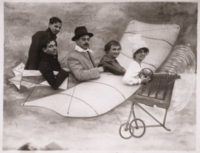 Kunst. Fotografering. Folk på et fly. Foto i en messe, Ungarn av Unbekannter Künstler