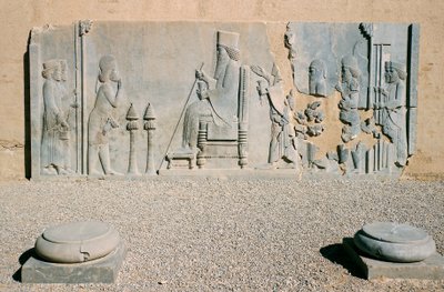 Basrelieff av Darius Den Stores Nowruz-publikum, Treasury, Persepolis (Unescos verdensarvliste av Benjamin Baud