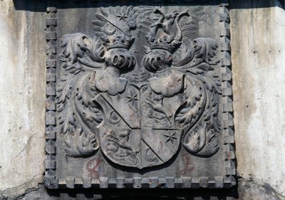 Våpenskjold på tredør til hjemmet i Lavis, Trento, Trentino-Alto Adige, Italia av Benjamin Baud