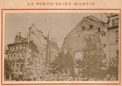 Commune de Paris (1871): utsikt over Porte Saint Martin i Paris ødelagt i mai 1871. Fotografi av Pierre Pepetit. Trykk på papp, Dim. 9x5,4 cm av Unbekannt