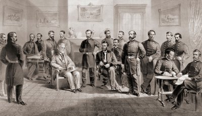 General Ulysses S. Grant (sittende midt til høyre) og general Robert E. Lee (sittende midt til venstre) med sine respektive ansatte ved Appomattox Courthouse, Virginia hvor general Lee overga Army of North Virginia og dermed avsluttet den amerikanske borge av Unbekannt