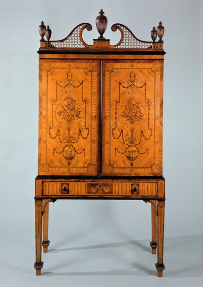 George III Craven skap, sateng og marquetry, på stativ av Unbekannt