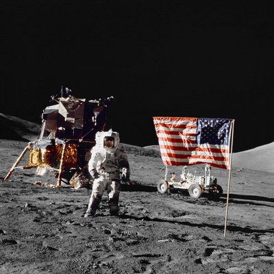 Harrison H Schmitt på måneoverflaten under Apollo 17-landingsoppdraget av Unbekannt