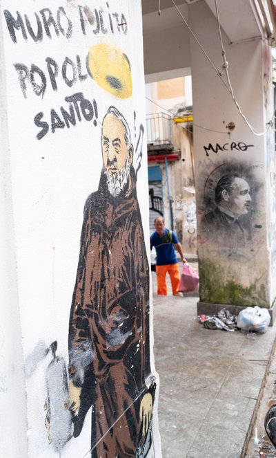 Monk med malingsspray og Marlon Brando av Benjamin Baud