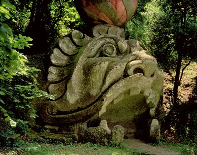 Munnen til en fantastisk hule i form av et monsterhode, fra Parco dei Mostri (monsterparken) hager anlagt mellom 1550-63 av hertugen av Orsini, til design av Giacomo Barozzi da Vignola (stein) (bilde) av Unbekannt