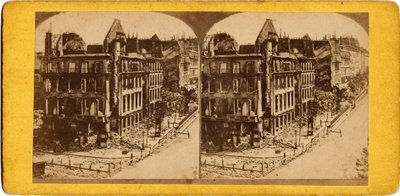 Paris kommune (1871): utsikt over Paris i ruiner. Anonym fotografering. Skriv ut på papp. Dim. 17,5x6,9 cm av Unbekannt