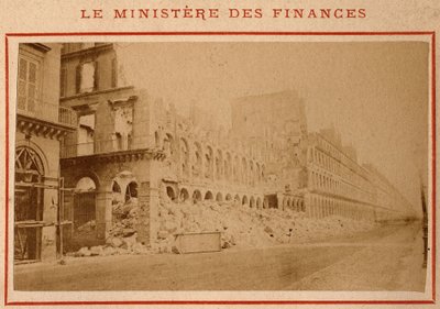 Paris kommune (1871): utsikt over finansdepartementet i ruiner i Paris i mai 1871. Fotografi av Pierre Pepetit. Trykk på papp, Dim. 9x5,4 cm av Unbekannt