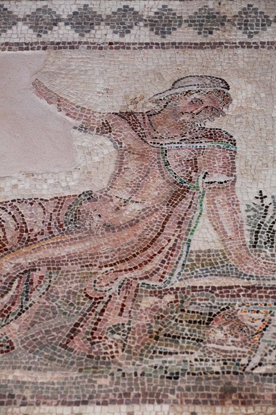 Narcissus ser på speilbildet sitt i en vannbasseng - Paphos-mosaikker, Dionysos-huset - Slutten av det 2. århundre e.Kr. - Kypros - Betraktning av Narcissus over et basseng - Mosaikker av Paphos, Dionysos-huset - Slutten av II sciecle ap JC - UNESCO Nettst av William M. Timlin
