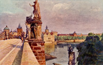 PRAHA - elven Moldau som renner under Karlsbroen med sine store statuer og folk som går langs siden av broen av Unbekannter Künstler