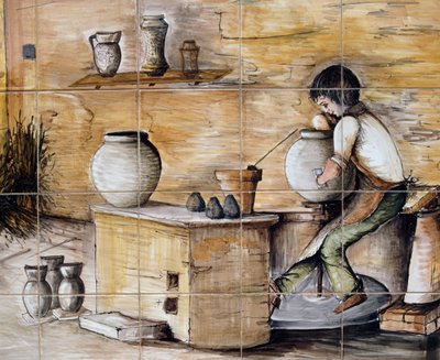 Malt maiolica-panel som viser scene for keramikkfremstilling, håndlaget av Ceramiche Desuir, Santo Stefano di Camastra, Sicilia, Italia, Detalj av William M. Timlin