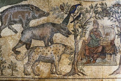 Picardie 073 - Laon - House of Associations - Roman Mosaic of Blanzy - "Orphee sjarmerer dyrene" av Unbekannt