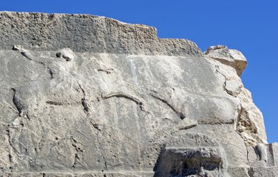 Søylegrav med gravering som viser en jeger som dreper en villsvin, Xanthos, Tyrkia (bilde) av Unbekannt
