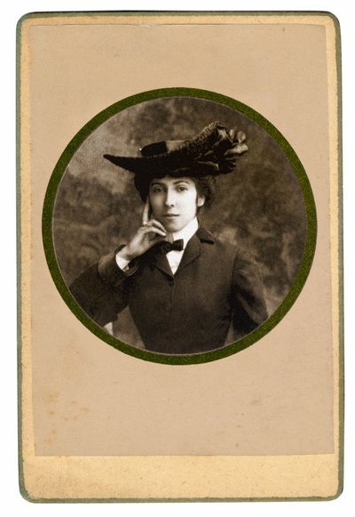 Portrett av den franske poeten Catherine Pozzi, ca. 1900 av Unbekannt