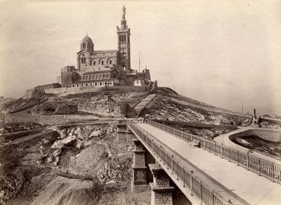 Religiøs arkitektur: utvendig utsikt over basilikaen Notre Dame de la Garde (Notre-Dame-de-la-Garde), også kalt "den gode mor" (1853-1864), bygget etter planene til arkitekten Henry Esperandieu (1829) -1874). Marseille, Bouches du Rhone (13), cen av William M. Timlin