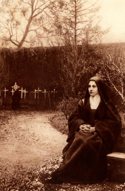 Den hellige Thérèse av Jesusbarnet mediterte i hagen til klosteret Lisieux. 1948 (fotoutskrift) av Unbekannter Künstler
