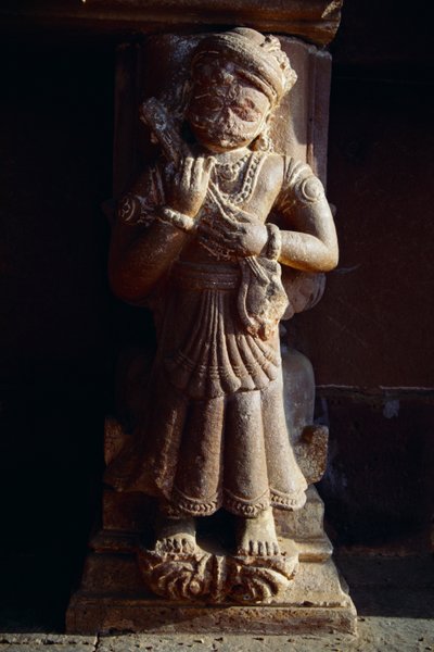 Steinstatue fra 1700-tallet som spiller Ravanhathd eller Veena av Unbekannter Künstler