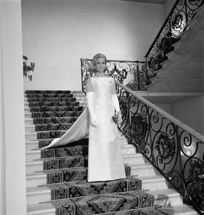 SKUESPILLEREN INGRID THULIN PÅ SETET TIL FILM "" AGOSTINO "" REGISTRERT AV MAURO BOLOGNINI I VENICE - 1962 av Unbekannt