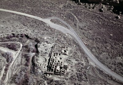 Utsikt over en gammel bosetning Anasazi, Chaco Ruins Culture National Park, Chaco Canyon, New Mexico, USA, Anasazi-sivilisasjonen av Benjamin Baud