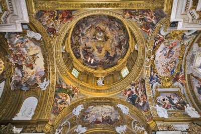 Utsikt over kuppelen, pendentivene, feilene til transpetet og forkoret med fresker av Baciccia, Gesù-kirken, Roma, Italia (bilde) av Unbekannter Künstler