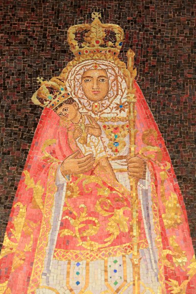 Jomfru og barn. Spania. Bebudelsesbasilikaen, Nasaret, Israel av Unbekannt