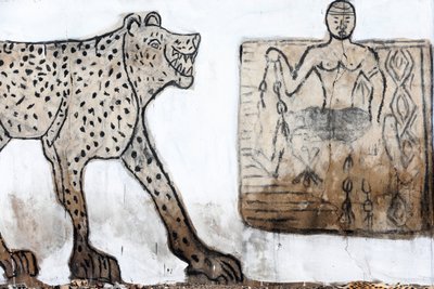 Voodoo veggmaleri på Akodessewa Fetish Market, kjent som verdens største voodoo-marked. Lomé, Togo av Unbekannt