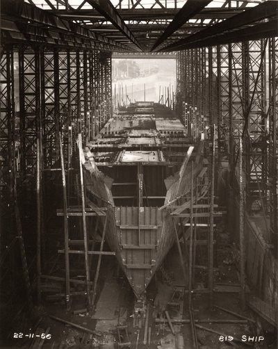 Arbeidet starter med byggingen av hoveddekket til ‘Northbank’ ved verftet til William Doxford & Sons, Sunderland, 22. november 1956 (s/hvitt-bilde) av Unbekannter Künstler