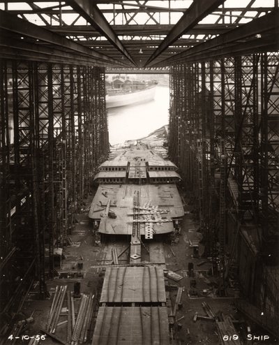 Arbeidet starter på den doble bunnen av ‘Northbank’ ved verftet til William Doxford & Sons, Sunderland, 4. oktober 1956 (s/hv-bilde) av Unbekannter Künstler