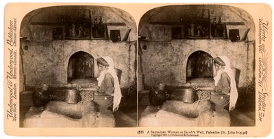 En samaritansk kvinne ved Jacobs Well, Palestina, 1900. av Underwood and Underwood