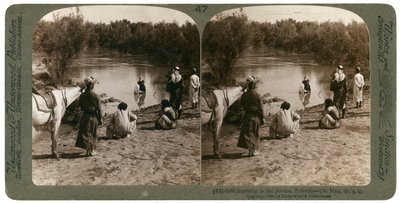 Dåp i elven Jordan, Palestina, 1903. av Underwood and Underwood