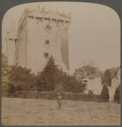 Blarney Castle, helligdommen for irsk vidd - nær Cork, Irland, 1901. av Underwood and Underwood