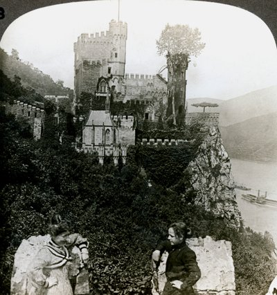 Castle Rheinstein, nær Bingen, Tyskland. av Underwood and Underwood