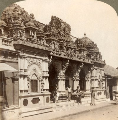 Utsøkt utskåret ornamentikk av et hinduistisk buddhisttempel, Colombo, Ceylon, 1902. av Underwood and Underwood