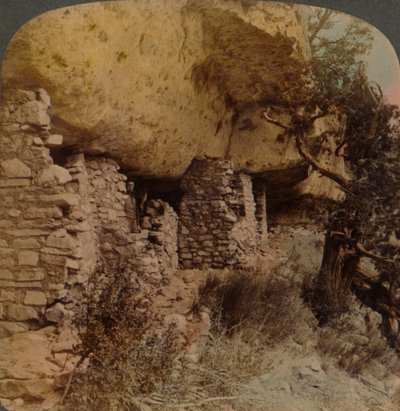 Homes of a Vanished Race - Cliff Dwellings i Walnut Canyon, Arizona, 1903. Artister: Elmer Underwood, Bert Elias Underwood. av Underwood and Underwood