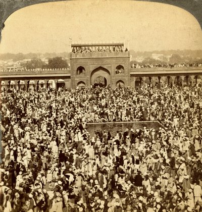I domstolen til Jumma-moskeen under den årlige fasten, Delhi, India. av Underwood and Underwood