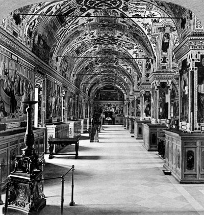 Interiør i Vatikanets bibliotek, Roma, Italia. av Underwood and Underwood