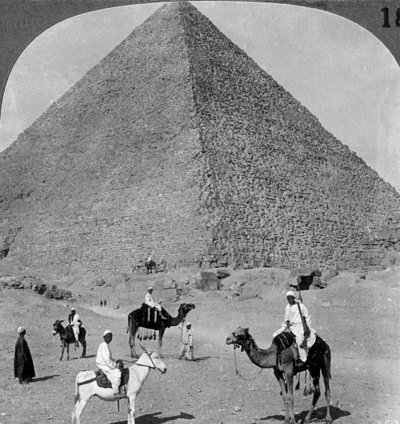 Kong Khufus grav, den store pyramiden i Giza, Egypt, 1905. av Underwood and Underwood
