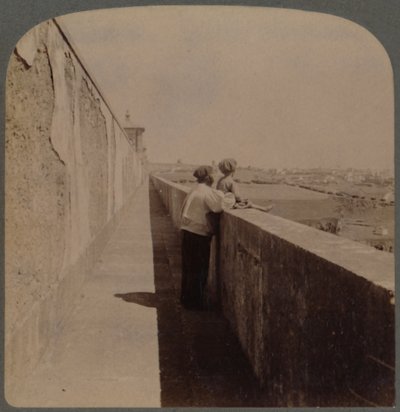 Lang tur langs den gamle akvedukten - 1729-49 - forsyner byen med vann, Lisboa, Portugal, 1902. av Underwood and Underwood